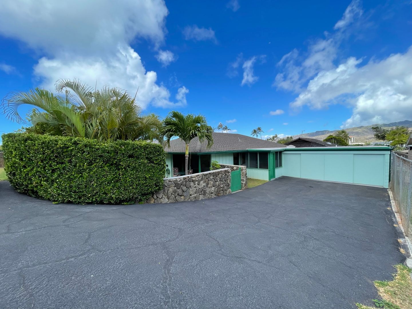 HONOLULU House: 282 LUNALILO HOME RD.