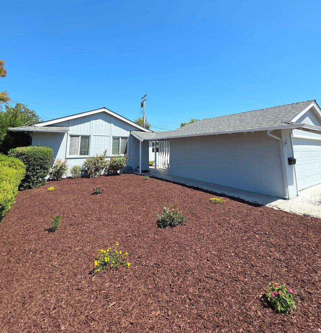 Santa Clara House: 2965 Millar Ave.