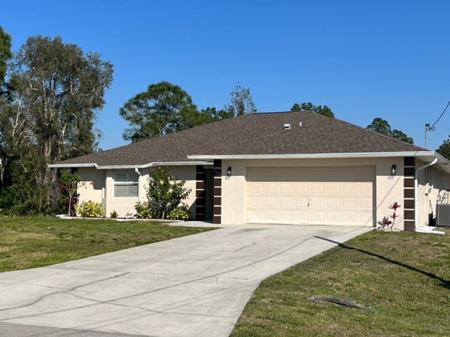 Lehigh Acres House: 1126 Calmar Ave