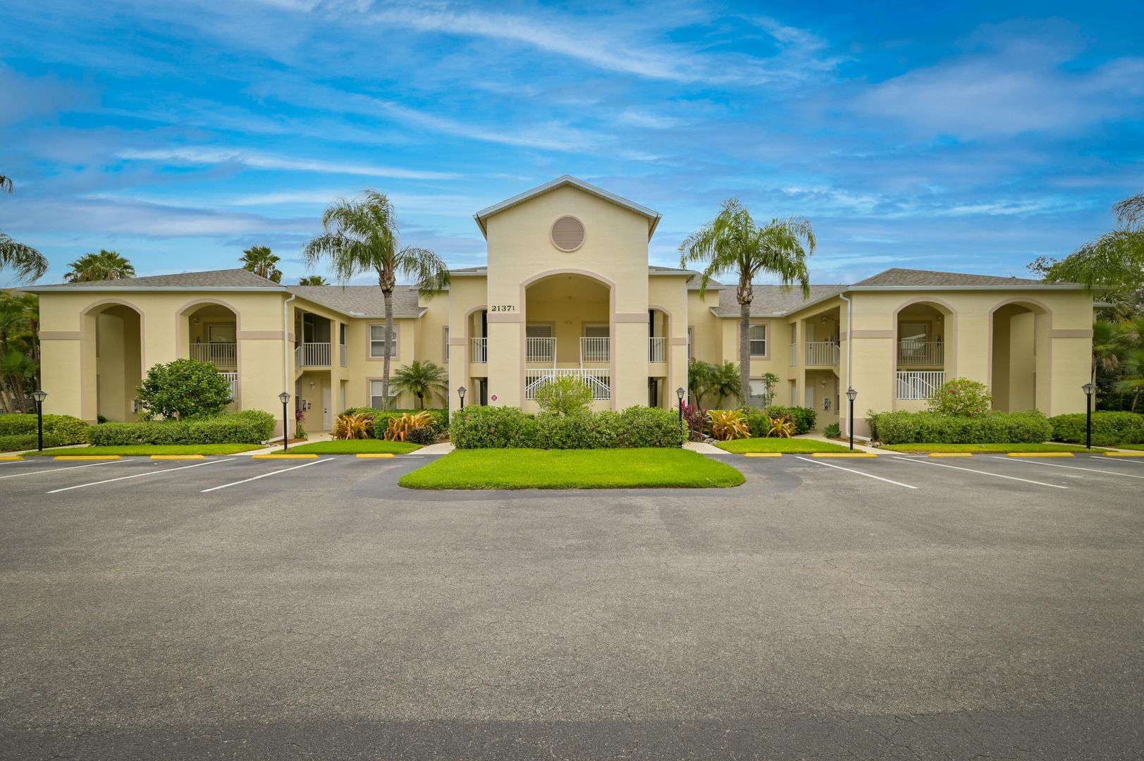 Estero Condo: 21371 Lancaster Run #114