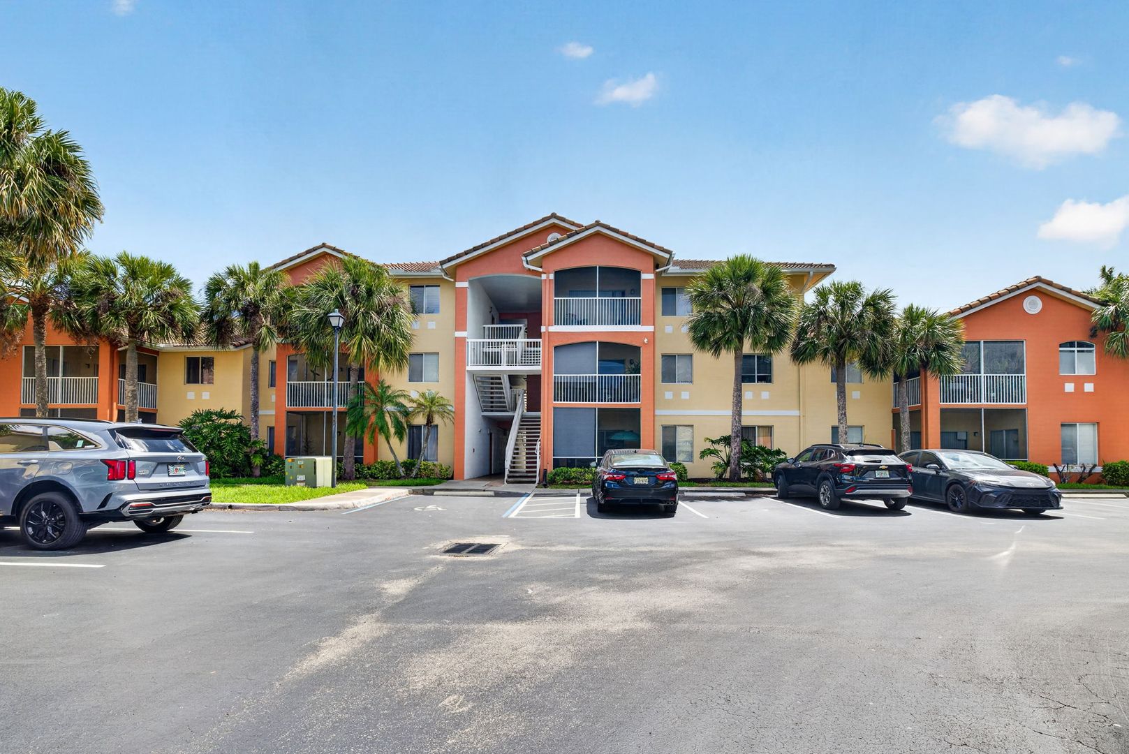 Fort Myers House: 6481 Aragon Way #304