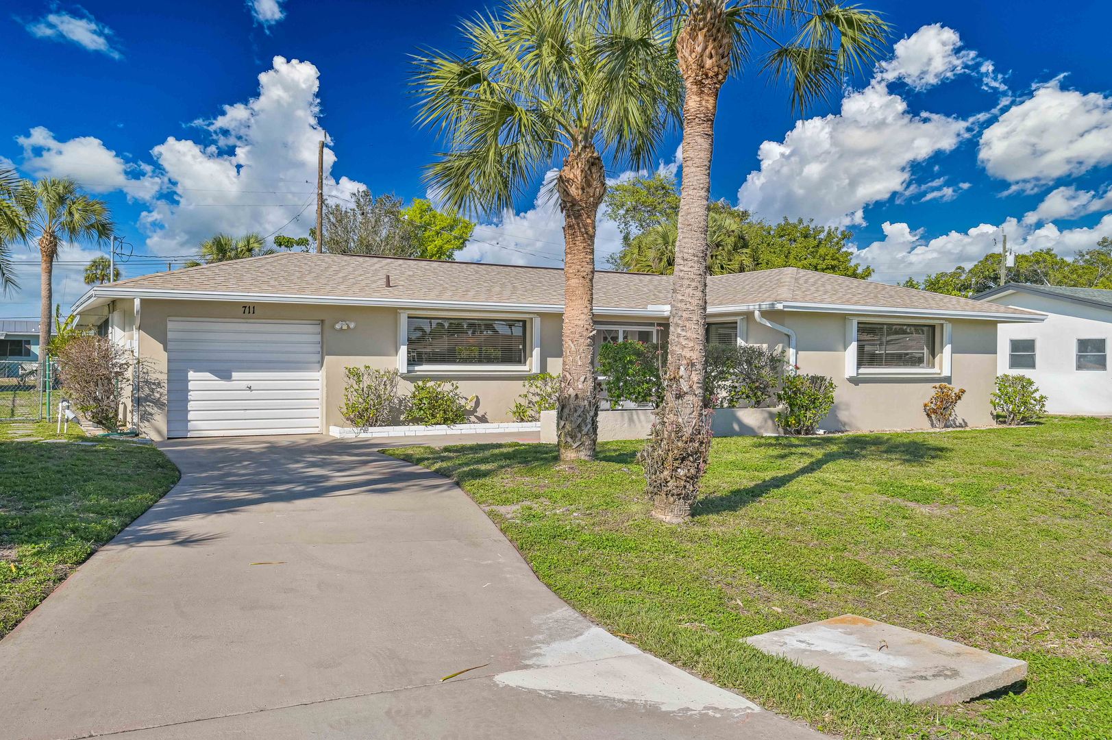 Cape Coral House: 711 Monterey Ave