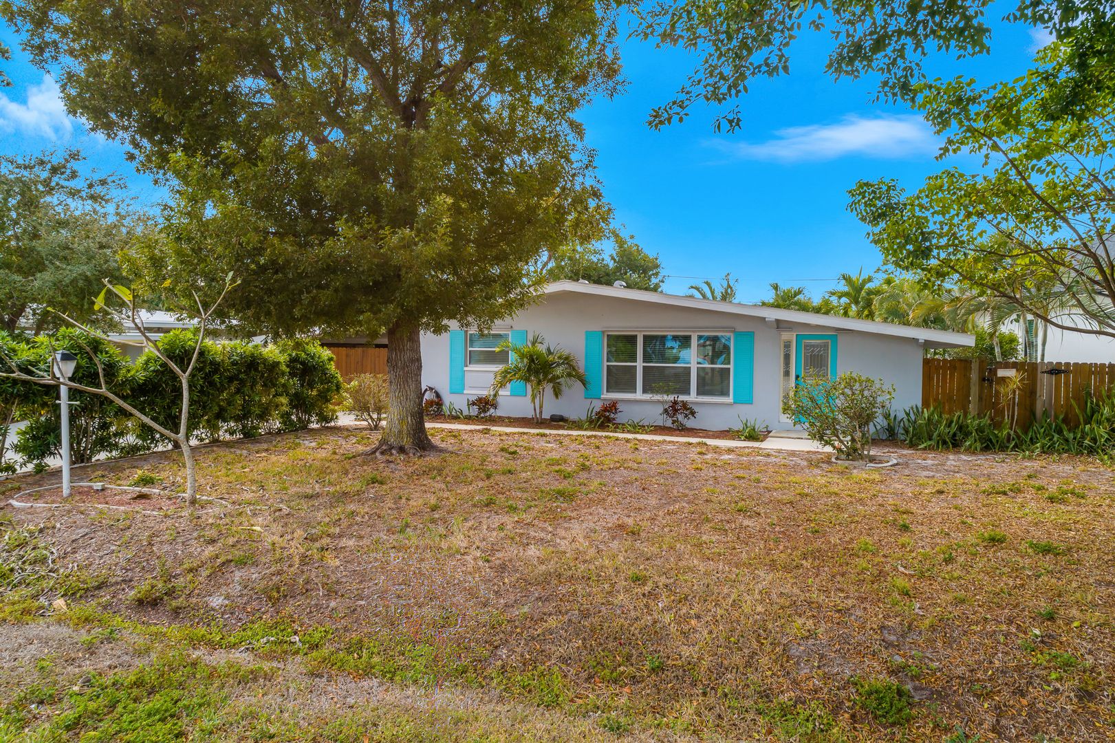 Bonita Springs House: 174 2nd St