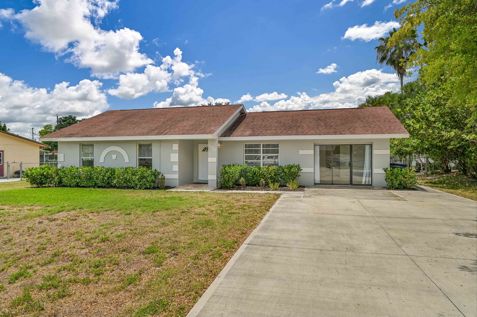 Fort Myers House: 18522 Evergreen Road