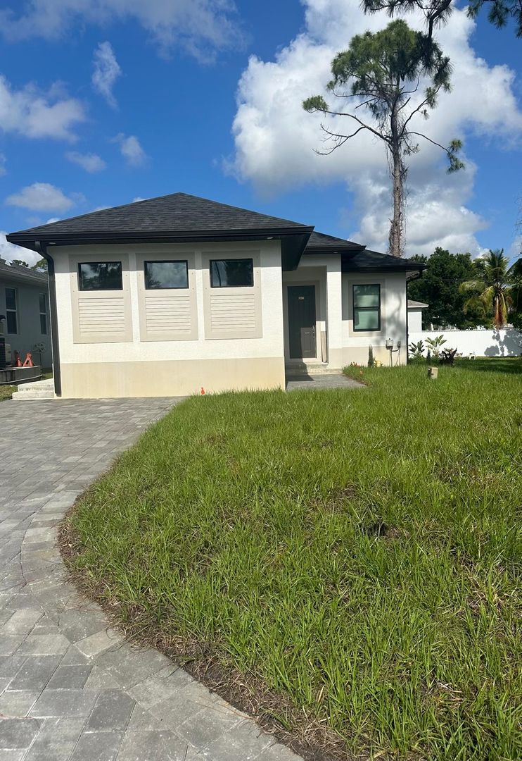 Fort Myers House: 18286 Linden Rd