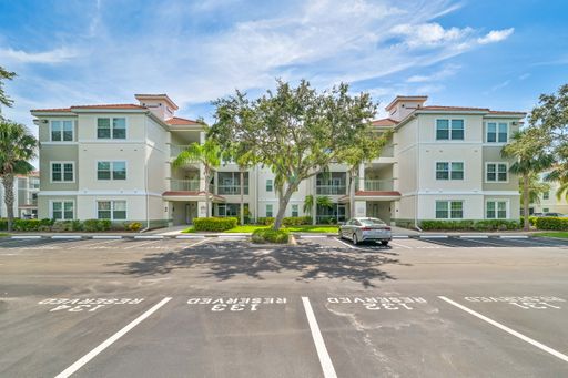 FIRST FLOOR CONDO ~ Walking Distance to Coconut Mall – photo 1
