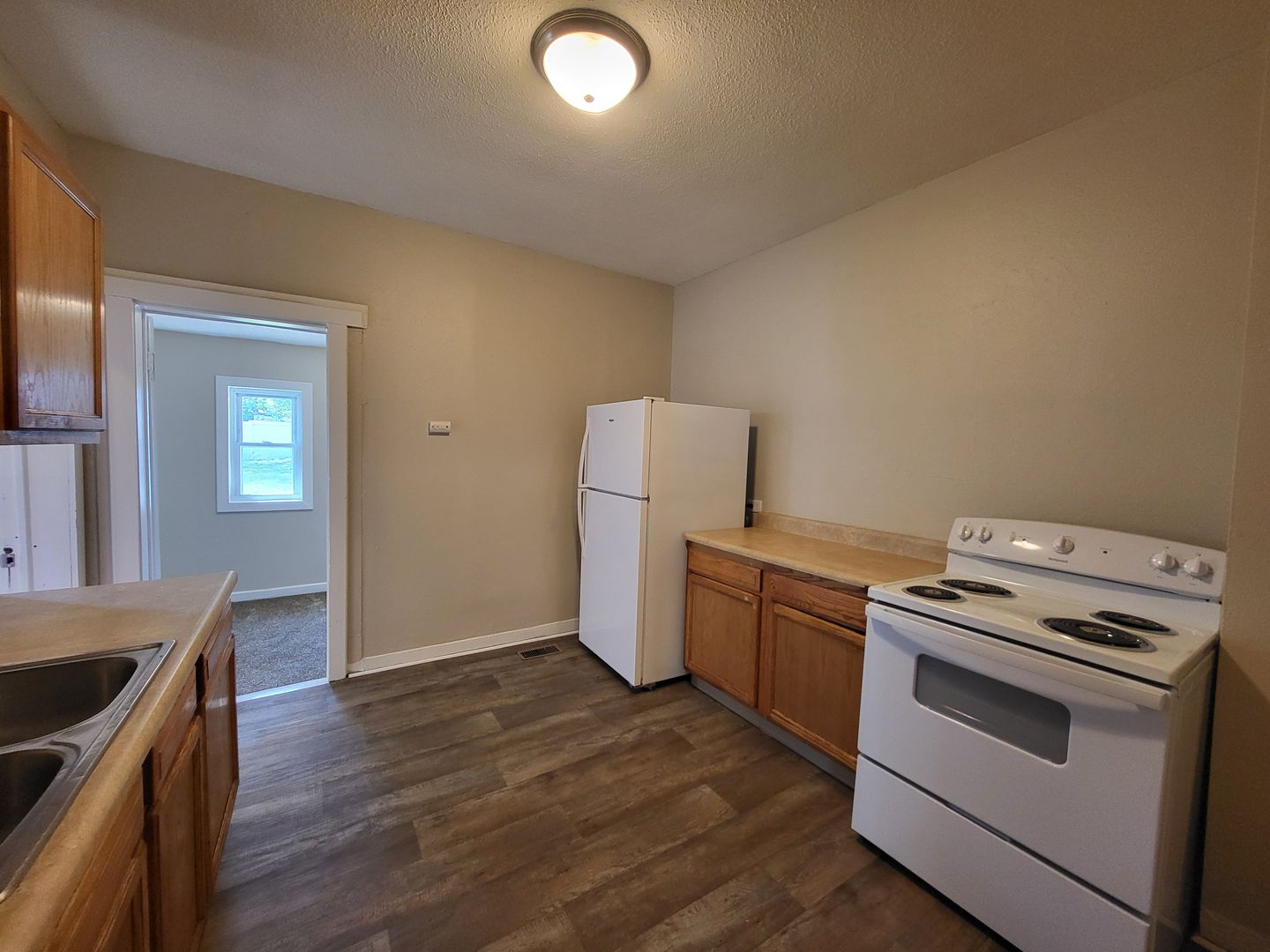 1527 Des Moines Street 5 of 12