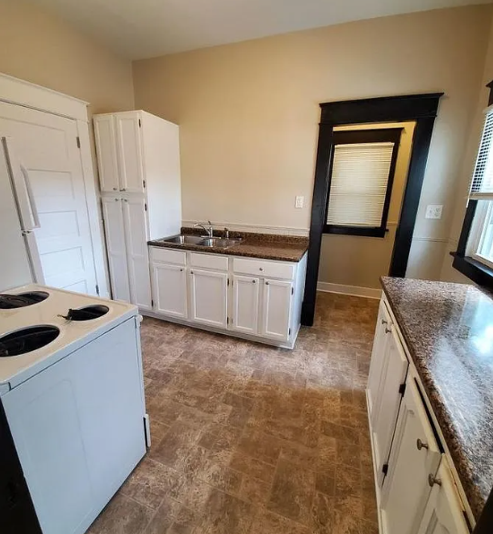 Des Moines House: 315 East 24th Street