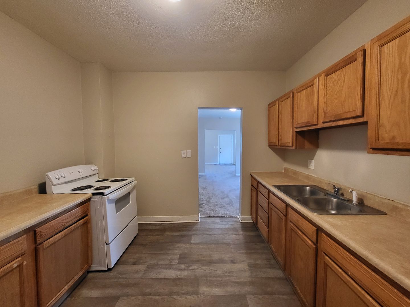 1527 Des Moines Street 8 of 12