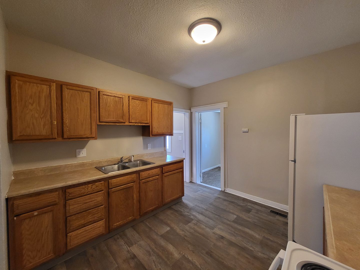 1527 Des Moines Street 7 of 12