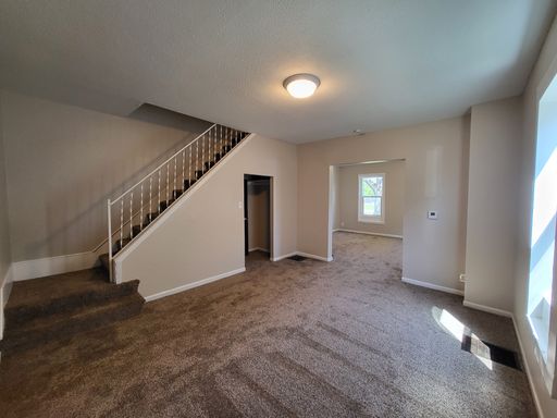 Affordable 3 Bedroom, 1 Bathroom Duplex with quick access to I-235 & downtown! – photo 1