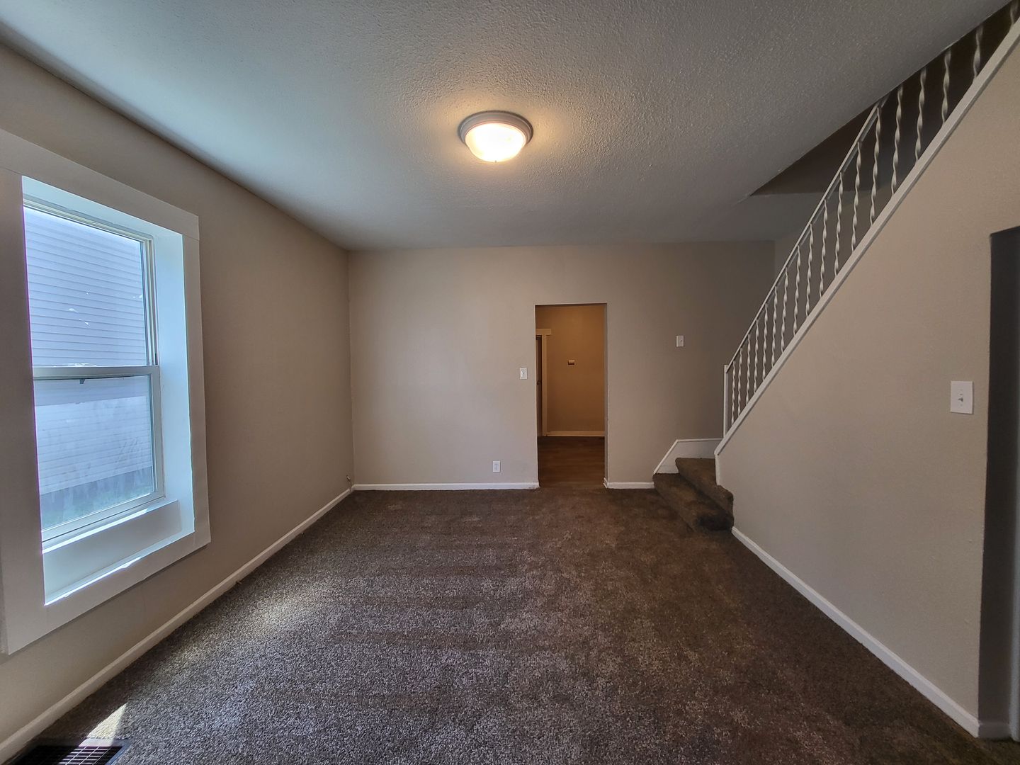 1527 Des Moines Street 3 of 12