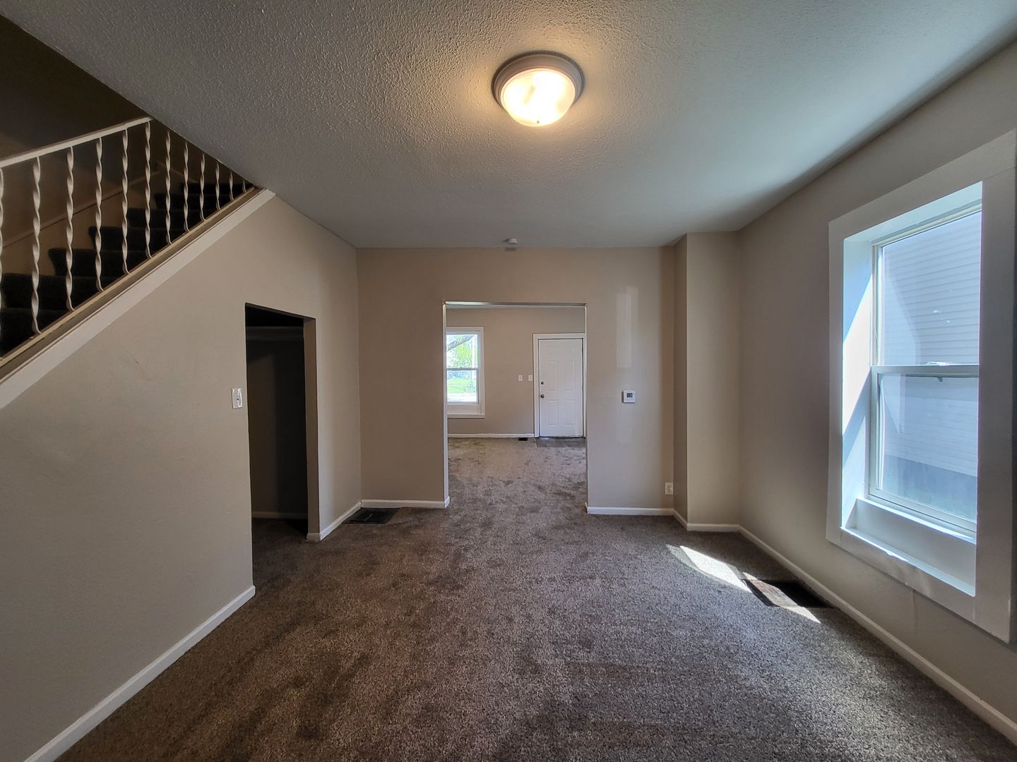 1527 Des Moines Street 9 of 12