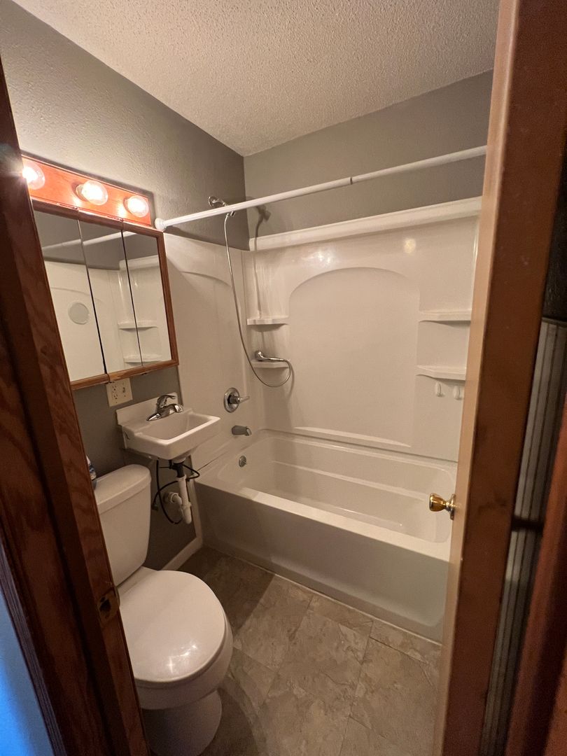 2000 Searle Street, Des Moines, IA 50317