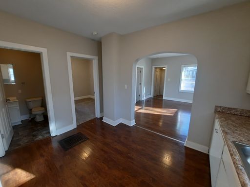 2 Bedroom, 1 Bathroom Home – photo 1