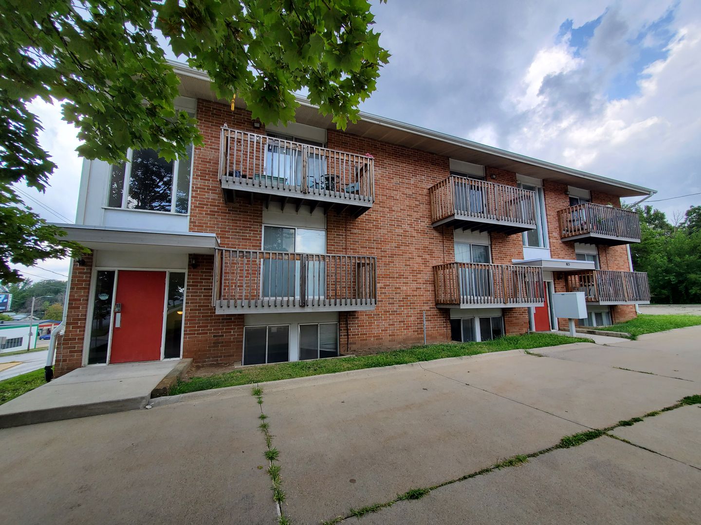 Des Moines Apartment: 815 Boulder Avenue