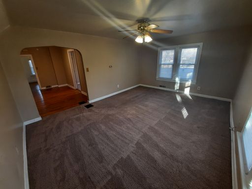 Affordable 1 Bedroom, 1 Bathroom Upper Level Converted Apartment – photo 1