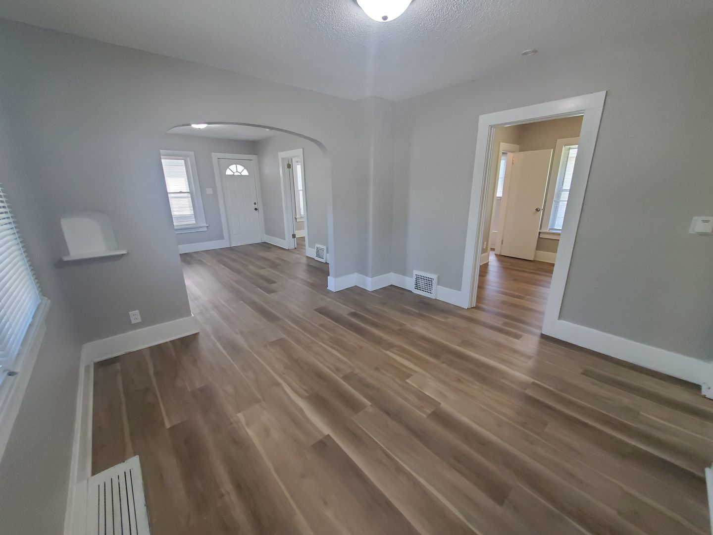 Des Moines House: 150 East Douglas Avenue