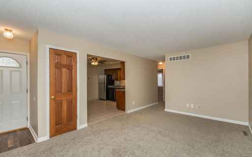 Spacious 2 bedroom duplex with garage! – photo 1