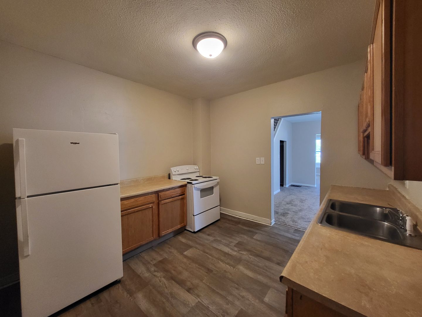 1527 Des Moines Street 6 of 12