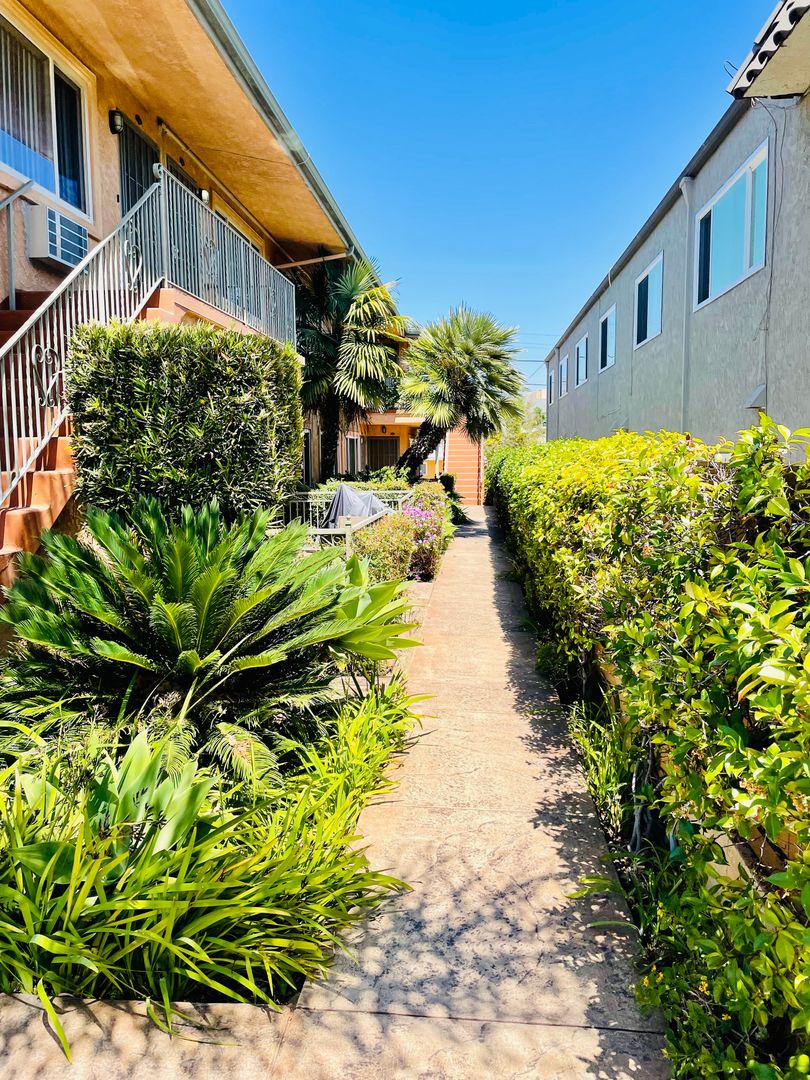 San Diego Apartment: 4837 - 4843.5 Kansas St