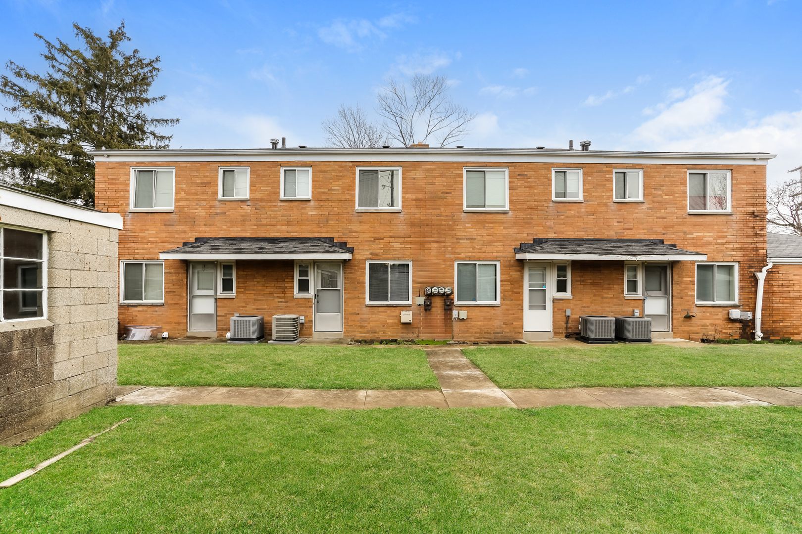 Columbus Apartment: 4183-4189 Indianola Avenue