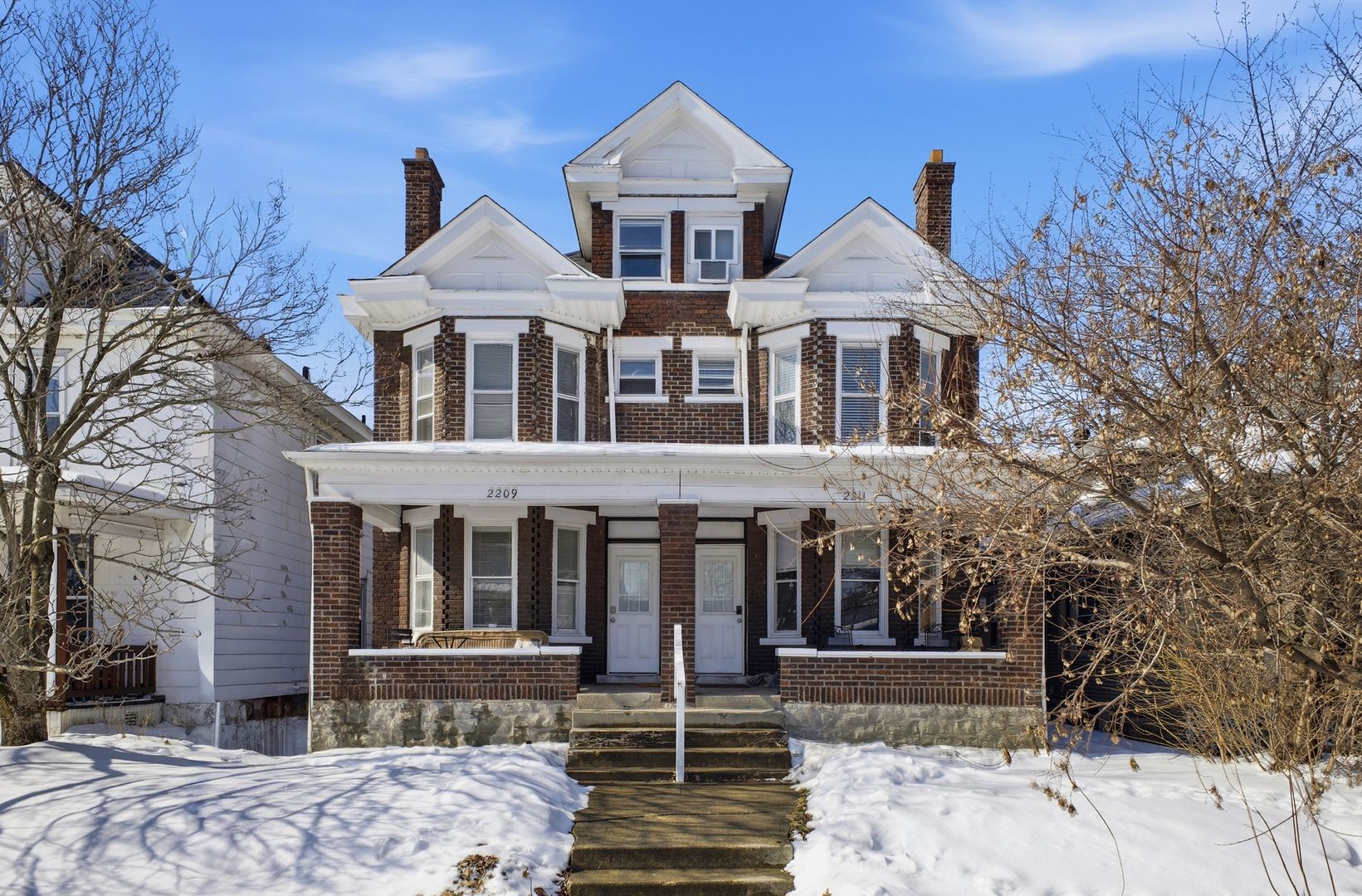 Columbus Apartment: 2209-2211 Summit St