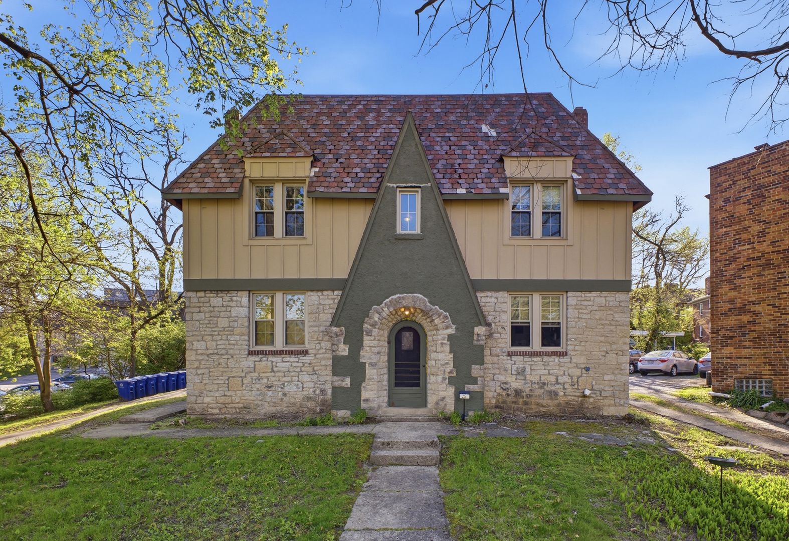 Columbus Apartment: 25 W. Tulane Road