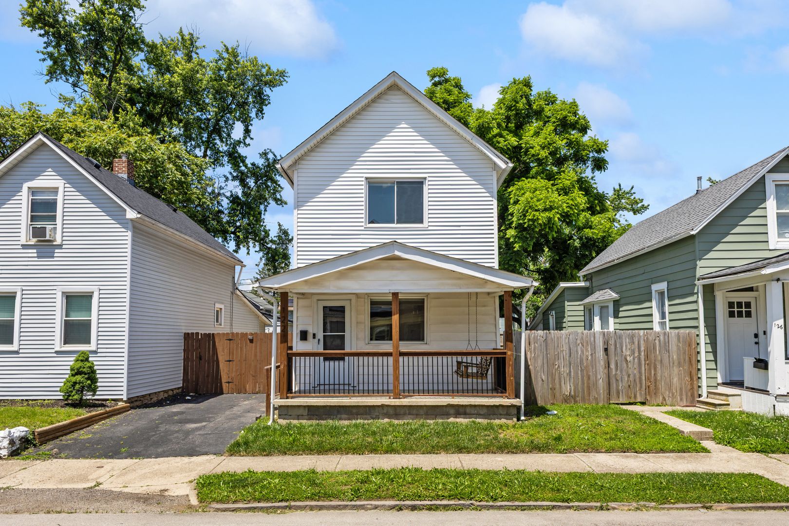Columbus House: 122 E Woodrow Ave
