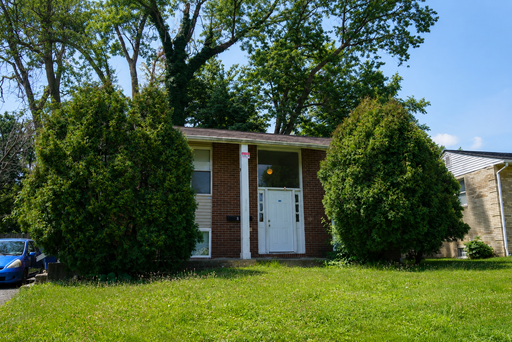 2-Bedroom Duplex with Large Kitchen and Off-Street Parking – photo 1