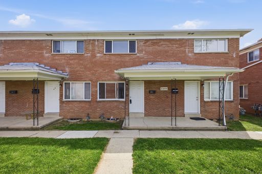 Updated 2-Bedroom Townhome with Modern Kitchen and Bright Living Space – photo 1