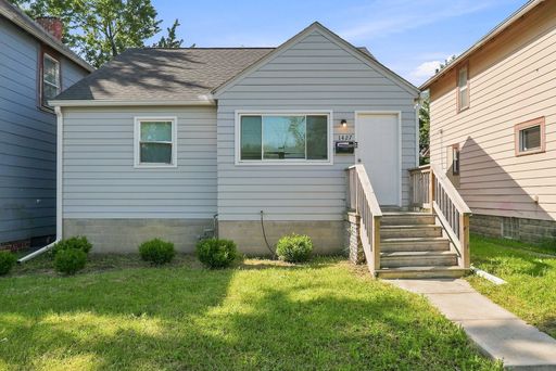 Renovated 3-Bedroom Home with Full Basement, Garage and Large Backyard – photo 1