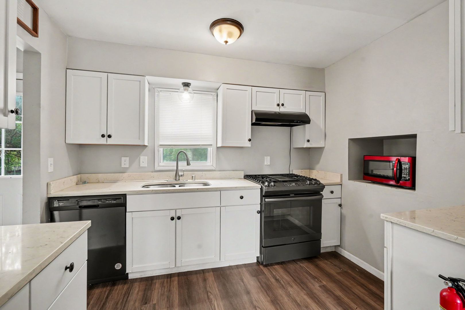 348 109th Ave NE 7 of 27