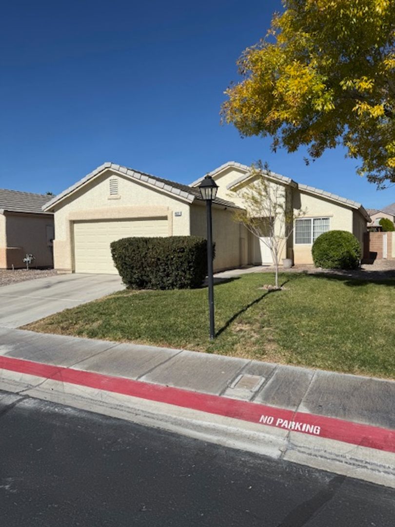 Las Vegas House: 4932 Royal Lake Avenue