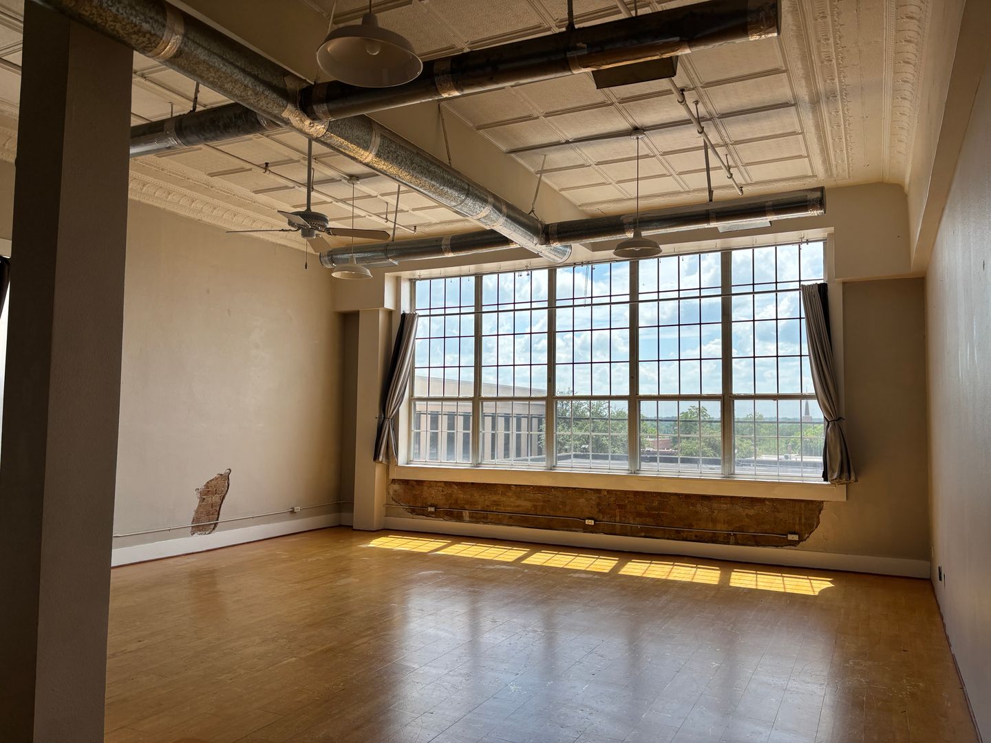 Sherman Apartment: 225 N. Travis St.