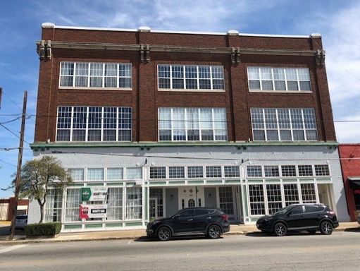 Large Downtown Sherman Commercial Space! – photo 1