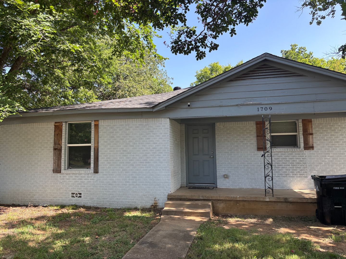 Denison House: 1709 W Elm St