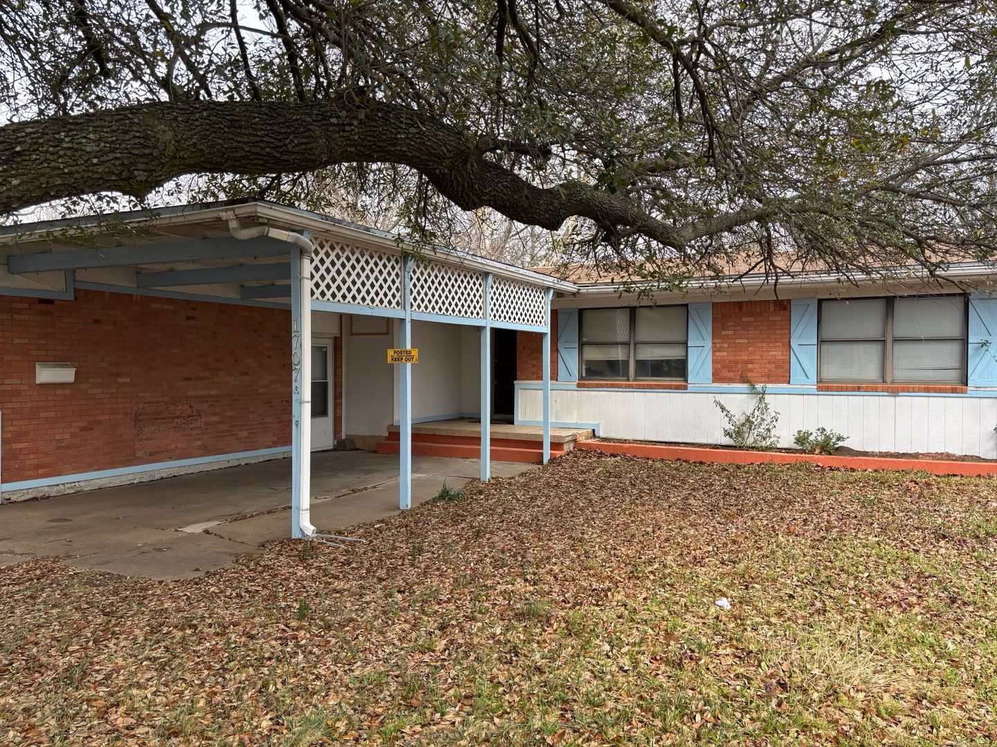 Sherman House: 1707 W Washington St