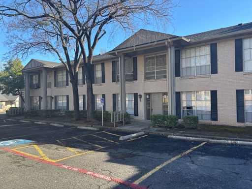 All Bills Paid 1/1 Apartment in Sherman! – photo 1