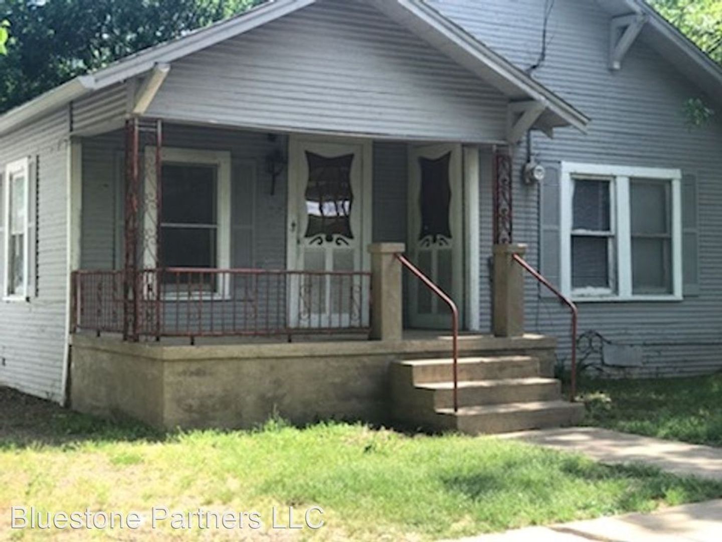 Sherman House: 1006 E Thomas St