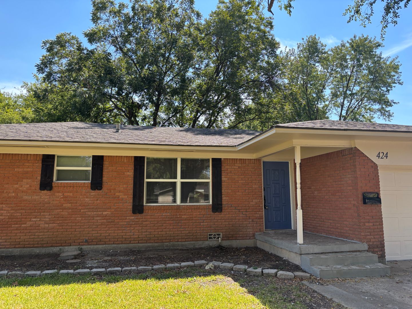 Sherman House: 424 W Anita St