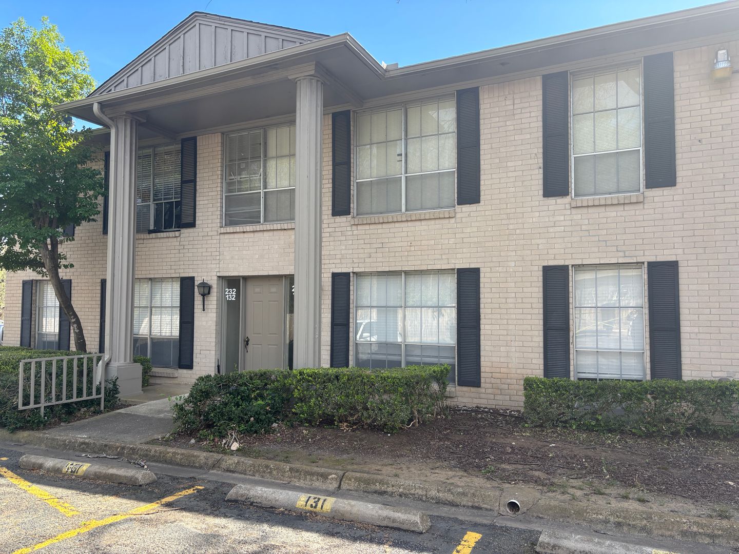 Sherman Apartment: 820 N Sam Rayburn Fwy
