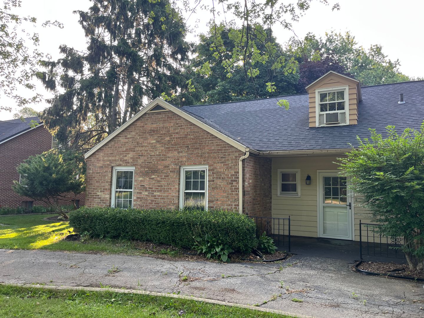 Saint Joseph House: 3323 Lakeshore Dr.