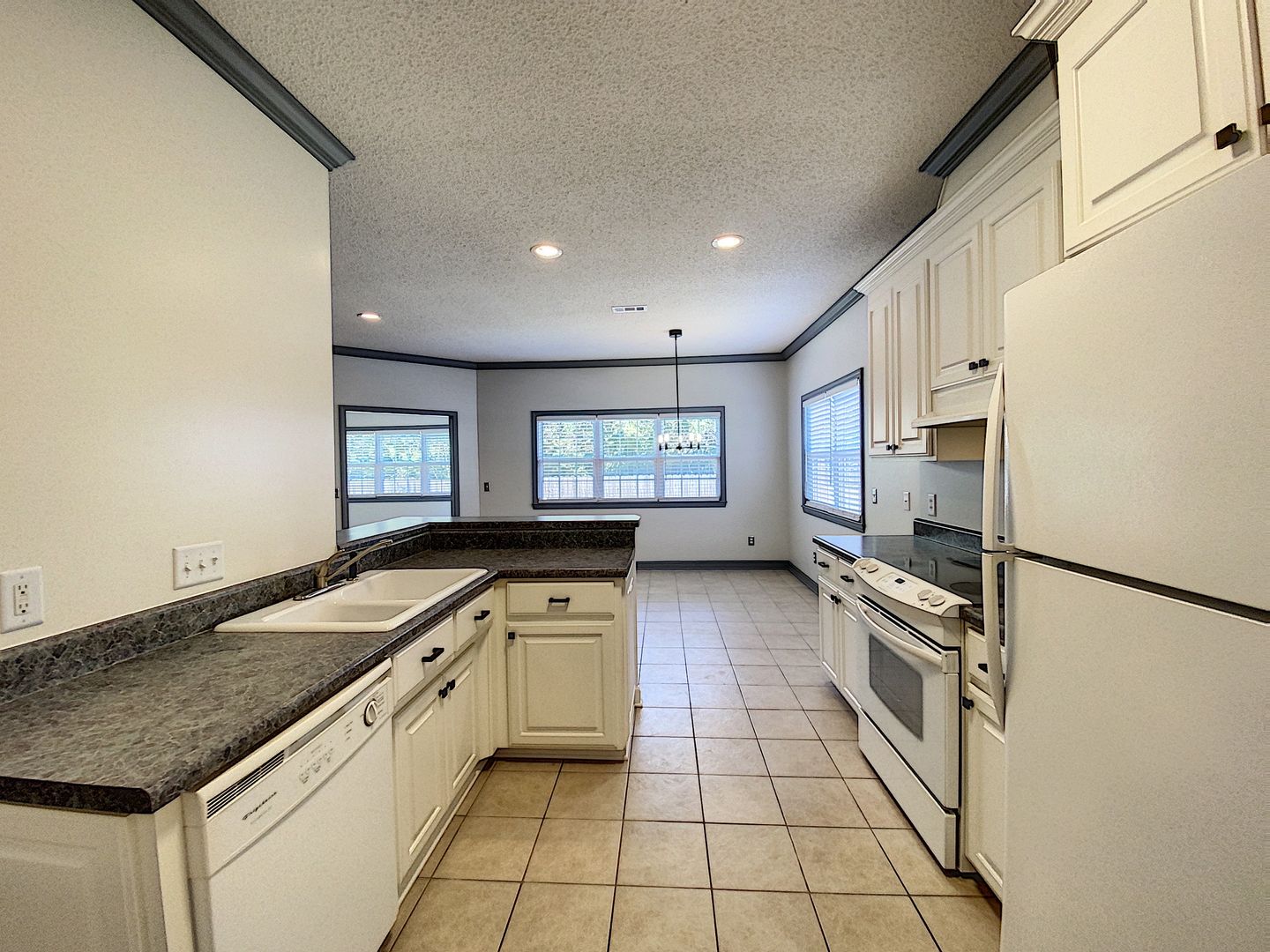 Helo Heights - Apt A 13 of 29