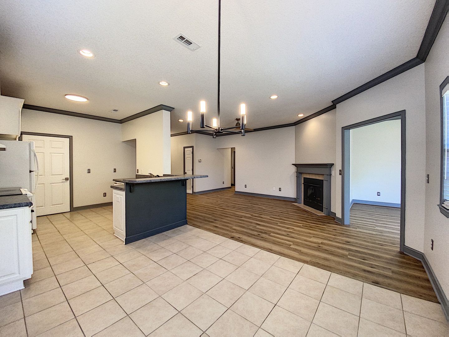 Helo Heights - Apt A 10 of 29