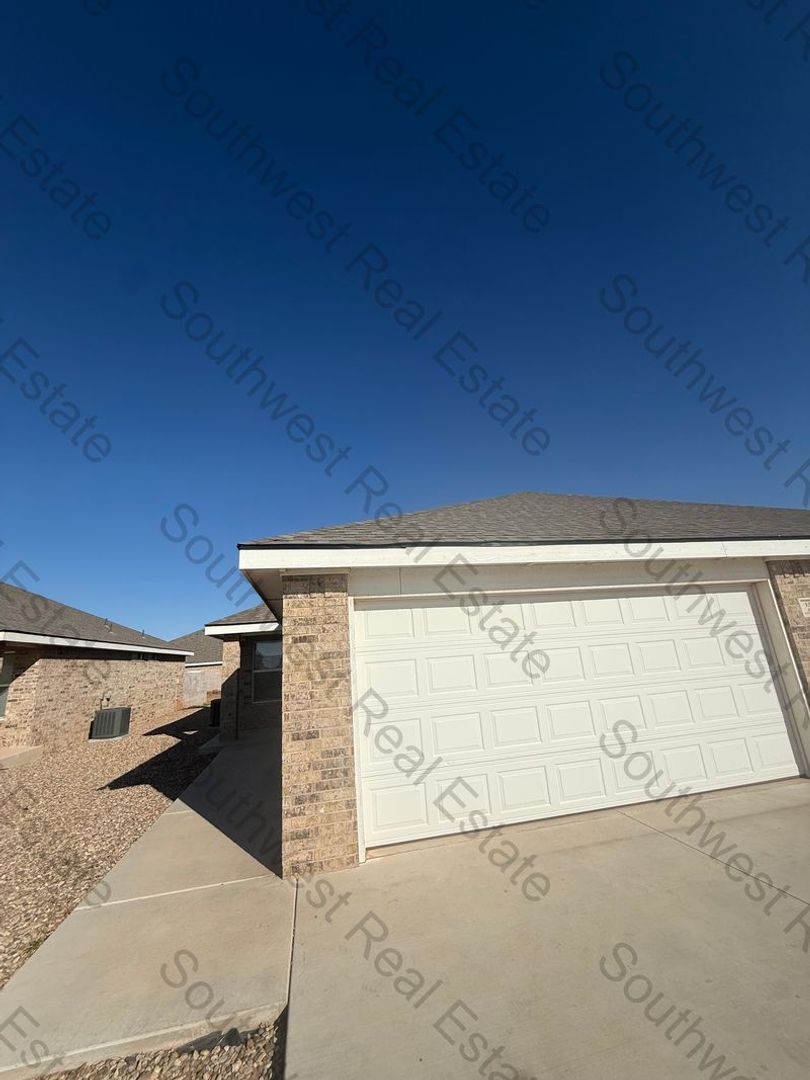 Clovis Apartment: 1309 Mission Dr.