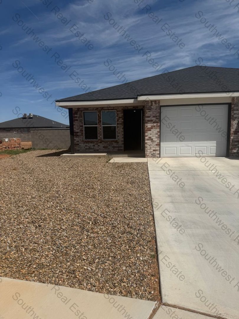 Clovis Apartment: 1317 Mission Dr.