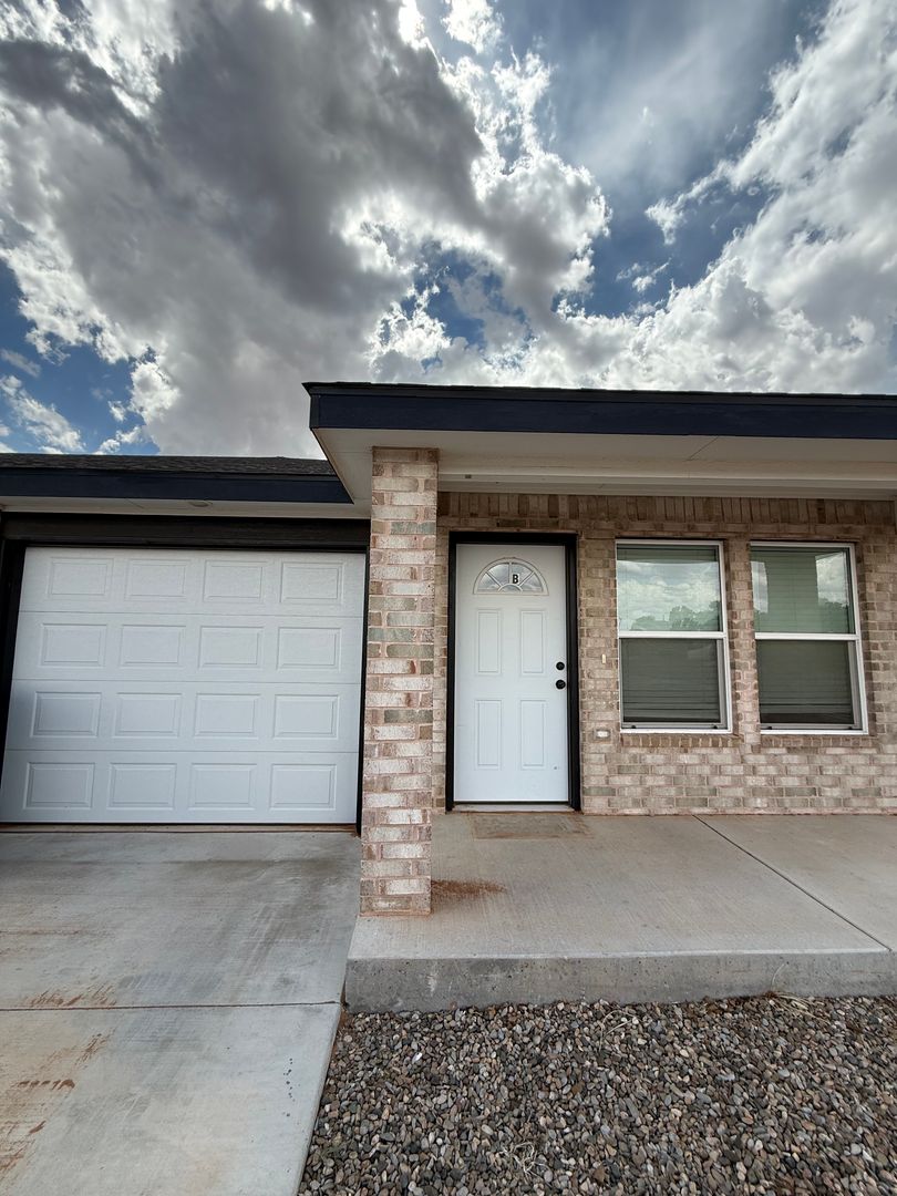 Clovis Apartment: 1328 Sonora Rd.