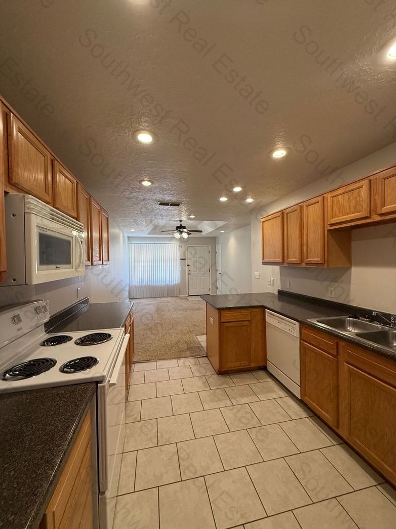 Clovis Apartment: 1805 N. MLK Blvd.