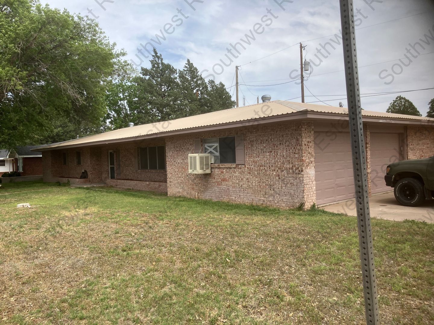 Portales House: 141 Texas Dr.